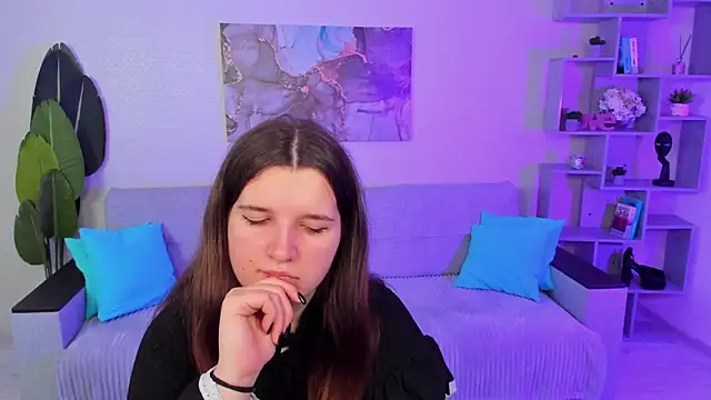 Snapshot of BonneyLove chatting on November 13, 2025, 7:18 pm BonneyLove online show from November 13, 2025, 7:18 pm