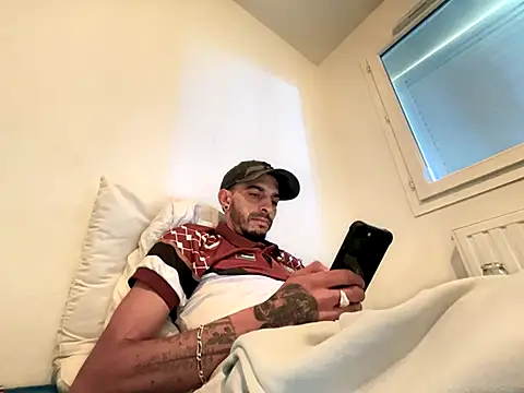 Snapshot of Rebeu313 chatting on October 2, 2025, 9:56 am Rebeu313 online show from October 2, 2025, 9:56 am