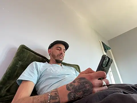 Snapshot of Rebeu313 chatting on March 21, 2026, 10:31 am Rebeu313 online show from March 21, 2026, 10:31 am