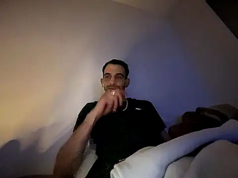 Snapshot of Rebeu313 chatting on September 26, 2025, 5:14 am Rebeu313 online show from September 26, 2025, 5:14 am