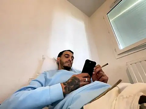 Snapshot of Rebeu313 chatting on October 5, 2025, 11:01 am Rebeu313 online show from October 5, 2025, 11:01 am