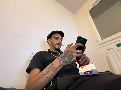 Snapshot of Rebeu313 chatting on October 16, 2025, 9:34 pm Rebeu313 online show from October 16, 2025, 9:34 pm