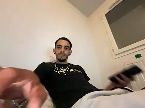 Snapshot of Rebeu313 chatting on October 11, 2025, 7:04 pm Rebeu313 online show from October 11, 2025, 7:04 pm