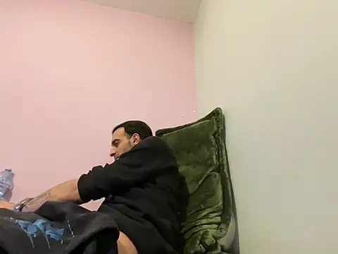 Snapshot of Rebeu313 chatting on February 8, 2026, 2:42 am Rebeu313 online show from February 8, 2026, 2:42 am