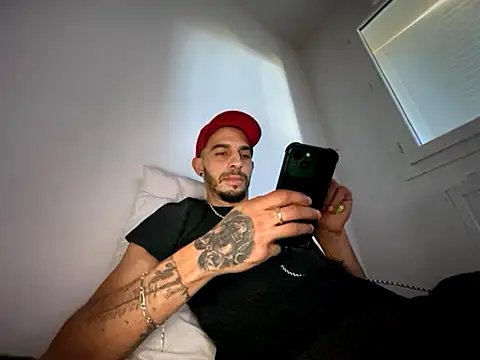 Snapshot of Rebeu313 chatting on November 27, 2025, 9:21 am Rebeu313 online show from November 27, 2025, 9:21 am