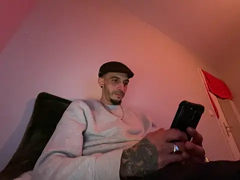 Snapshot of Rebeu313 chatting on March 23, 2026, 9:36 pm Rebeu313 online show from March 23, 2026, 9:36 pm