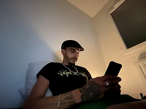 Snapshot of Rebeu313 chatting on October 1, 2025, 3:44 am Rebeu313 online show from October 1, 2025, 3:44 am