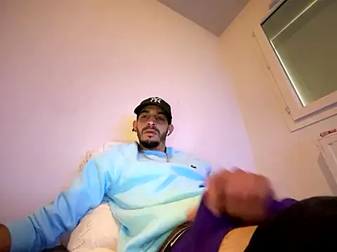 Snapshot of Rebeu313 chatting on October 21, 2025, 9:30 am Rebeu313 online show from October 21, 2025, 9:30 am