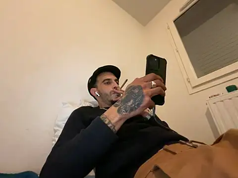 Snapshot of Rebeu313 chatting on October 13, 2025, 9:38 pm Rebeu313 online show from October 13, 2025, 9:38 pm