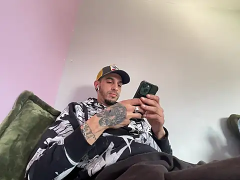 Snapshot of Rebeu313 chatting on February 20, 2026, 1:13 pm Rebeu313 online show from February 20, 2026, 1:13 pm