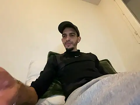 Snapshot of Rebeu313 chatting on January 12, 2026, 6:47 pm Rebeu313 online show from January 12, 2026, 6:47 pm