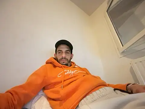 Snapshot of Rebeu313 chatting on November 5, 2025, 4:32 pm Rebeu313 online show from November 5, 2025, 4:32 pm