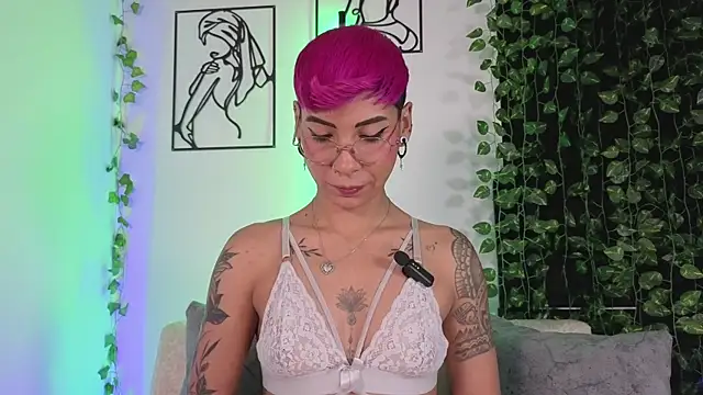 Snapshot of MiaMorgan_ chatting on December 20, 2025, 2:42 pm MiaMorgan online show from December 20, 2025, 2:42 pm