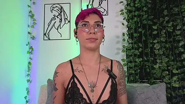 Snapshot of MiaMorgan_ chatting on December 19, 2025, 4:53 pm MiaMorgan online show from December 19, 2025, 4:53 pm