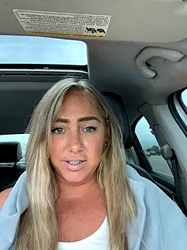 Snapshot of sunshinekisses chatting on September 22, 2025, 4:35 pm sunshinekisses online show from September 22, 2025, 4:35 pm