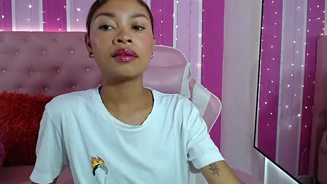 Snapshot of Perla_prg chatting on March 15, 2025, 1:40 pm Perla prg online show from March 15, 2025, 1:40 pm