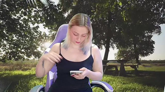 Snapshot of Dolce--Mia---Bianchi__07 chatting on January 21, 2025, 9:25 pm Dolce--Mia---Bianchi  07 online show from January 21, 2025, 9:25 pm