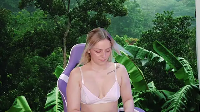 Snapshot of Dolce--Mia---Bianchi__07 chatting on January 27, 2025, 11:43 pm Dolce--Mia---Bianchi  07 online show from January 27, 2025, 11:43 pm