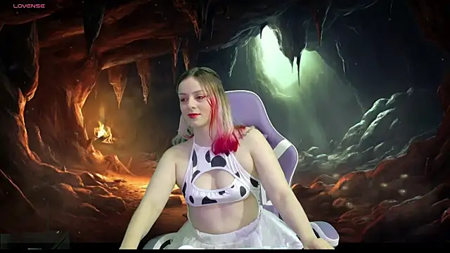 Snapshot of Dolce--Mia---Bianchi__07 chatting on February 19, 2025, 10:09 pm Dolce--Mia---Bianchi  07 online show from February 19, 2025, 10:09 pm