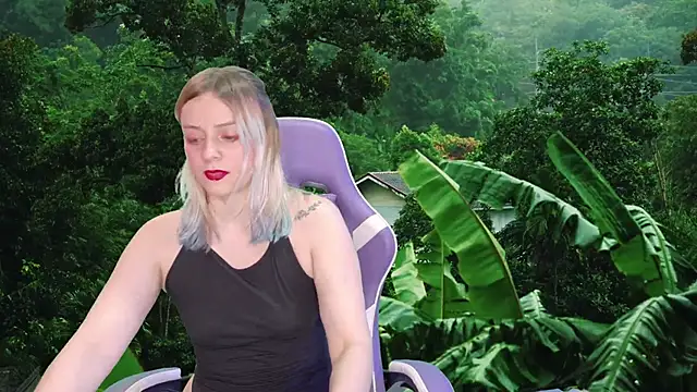 Snapshot of Dolce--Mia---Bianchi__07 chatting on January 27, 2025, 2:31 am Dolce--Mia---Bianchi  07 online show from January 27, 2025, 2:31 am