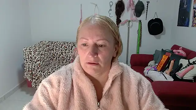 emperabigbootybigass online show from April 15, 2026, 12:42 pm