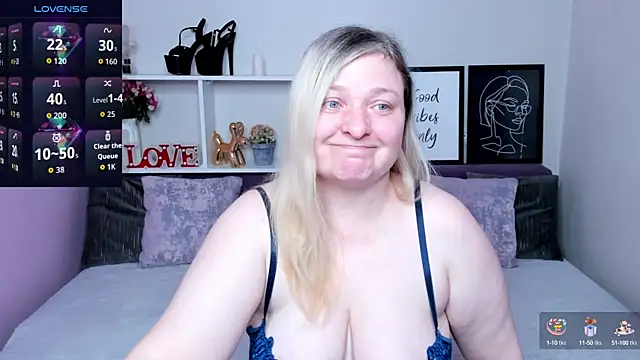 Snapshot of AnnaXCherri chatting on October 11, 2025, 3:29 am AnnaXCherri online show from October 11, 2025, 3:29 am