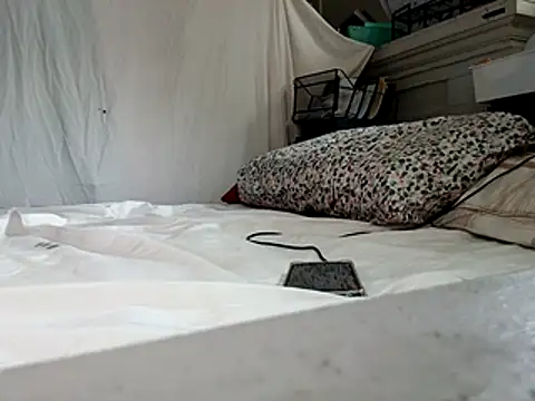 Snapshot of DevinToore chatting on October 22, 2025, 4:06 pm DevinToore online show from October 22, 2025, 4:06 pm