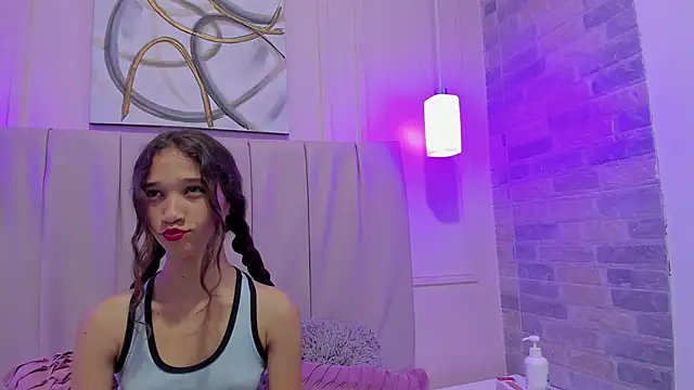 Baby Bella18 online show from December 4, 2024, 8:01 pm