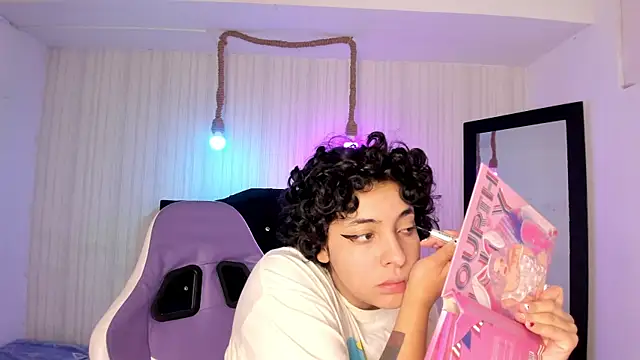 Snapshot of miku_katsuragi chatting on September 29, 2025, 1:34 am miku katsuragi online show from September 29, 2025, 1:34 am