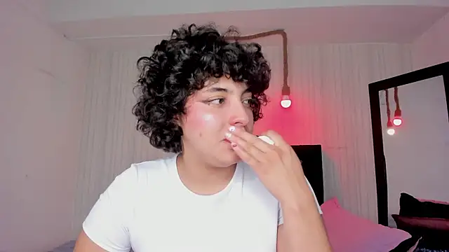 Snapshot of miku_katsuragi chatting on October 6, 2025, 5:19 am miku katsuragi online show from October 6, 2025, 5:19 am