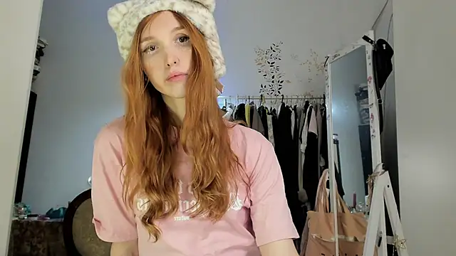 LisaIcon online show from November 28, 2025, 6:30 pm