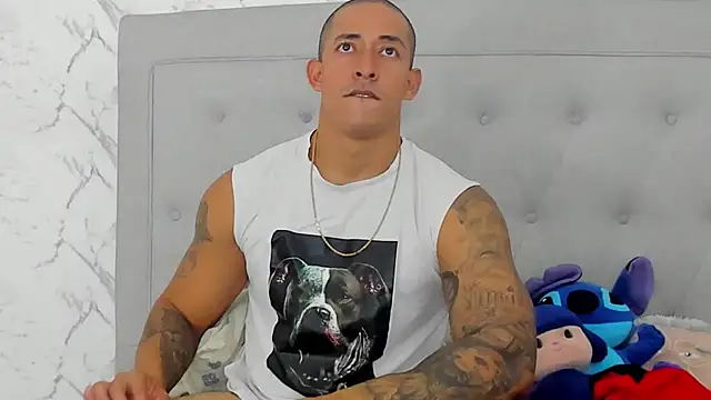 luigiferrara online show from October 10, 2025, 9:04 pm