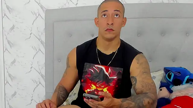 luigiferrara online show from October 19, 2025, 4:43 pm