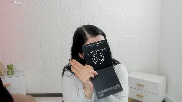 Violetaa diazz online show from February 17, 2026, 9:12 pm