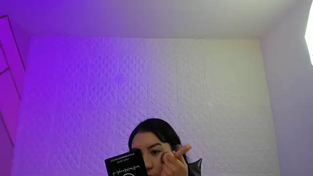 Violetaa diazz online show from March 11, 2026, 9:09 pm