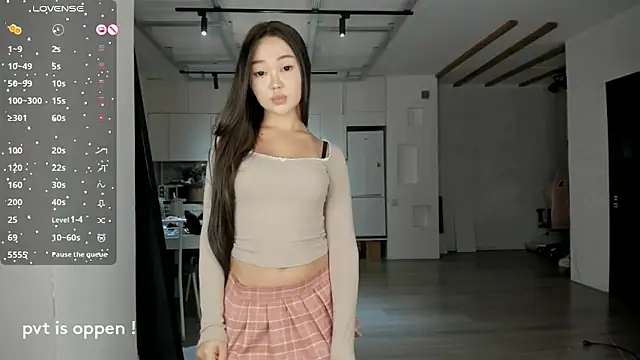 sailorrmoon online show from April 20, 2026, 3:46 pm