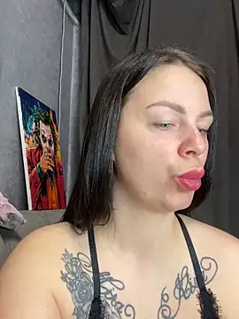 Snapshot of Lola_Hale chatting on April 28, 2026, 7:40 pm Lola Hale online show from April 28, 2026, 7:40 pm