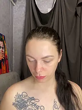 Snapshot of Lola_Hale chatting on May 3, 2026, 6:00 pm Lola Hale online show from May 3, 2026, 6:00 pm