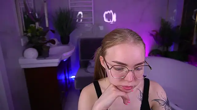 Snapshot of EmilySunshineS chatting on May 10, 2026, 12:53 pm EmilySunshineS online show from May 10, 2026, 12:53 pm