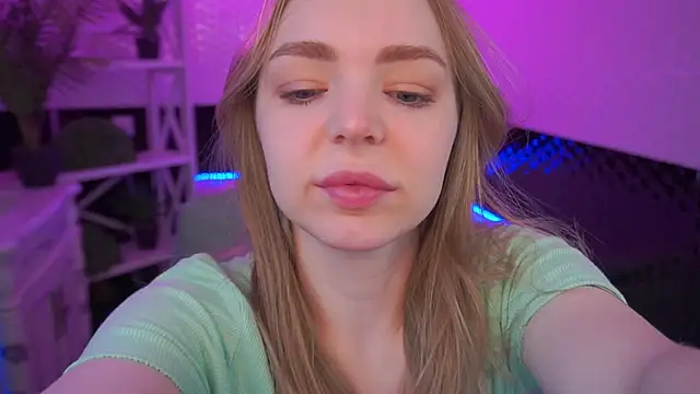 EmilySunshineS online show from April 10, 2026, 5:47 am