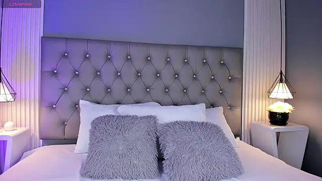 Snapshot of VioletthaRous chatting on February 27, 2026, 10:53 pm VioletthaRous online show from February 27, 2026, 10:53 pm