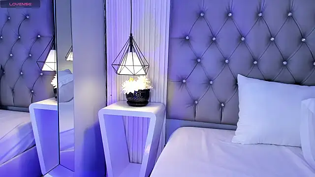 Snapshot of VioletthaRous chatting on July 22, 2026, 10:34 pm VioletthaRous online show from July 22, 2026, 10:34 pm