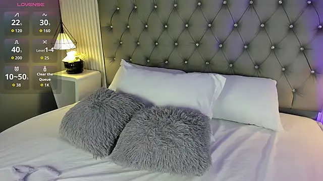 Snapshot of VioletthaRous chatting on January 8, 2026, 10:38 pm VioletthaRous online show from January 8, 2026, 10:38 pm