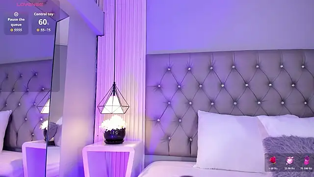 Snapshot of VioletthaRous chatting on June 26, 2026, 11:10 pm VioletthaRous online show from June 26, 2026, 11:10 pm