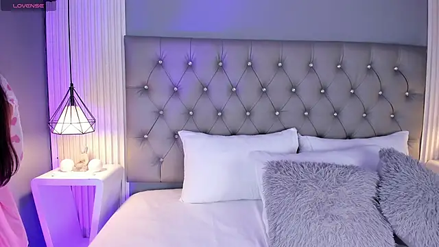 Snapshot of VioletthaRous chatting on February 21, 2026, 10:45 pm VioletthaRous online show from February 21, 2026, 10:45 pm