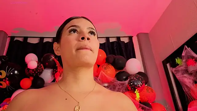 Snapshot of Mia_Oxford chatting on October 29, 2025, 1:32 pm Mia Oxford online show from October 29, 2025, 1:32 pm