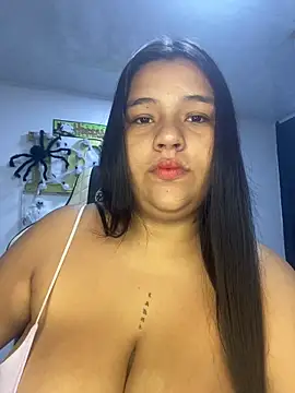 Snapshot of emma__milk_ chatting on October 25, 2025, 11:31 am emma  milk  online show from October 25, 2025, 11:31 am