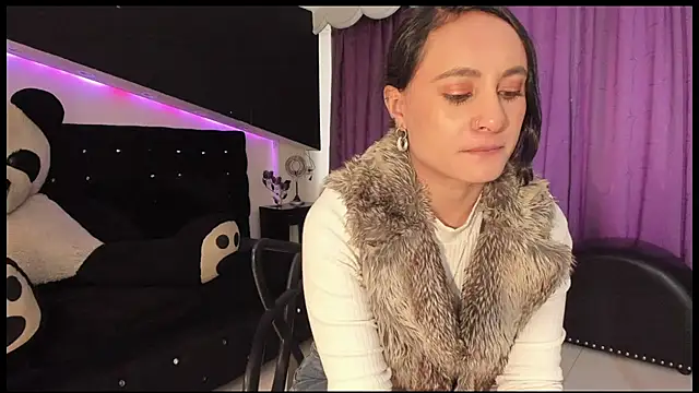 Coral Gibson online show from March 11, 2026, 12:32 pm