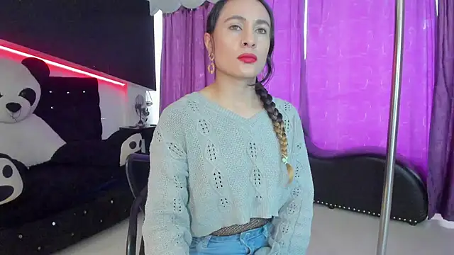 Coral Gibson online show from September 17, 2025, 1:24 pm