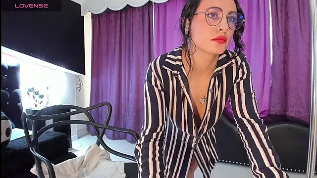 Coral Gibson online show from April 15, 2026, 7:58 pm